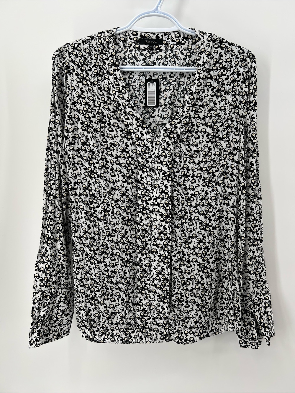 RW&CO. Women’s Medium Chic Black and White Floral Blouse